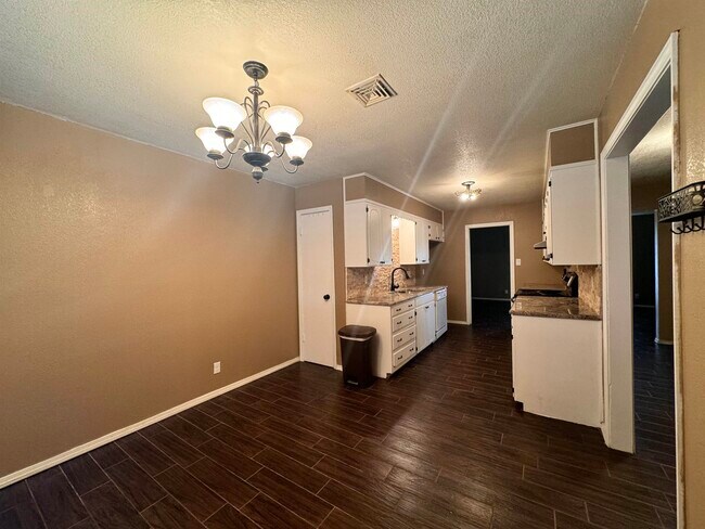 Photo - 104 Maverick Trail