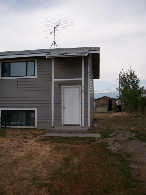 2 Bedroom 1 Bath Duplex - UPSTAIRS UNIT - 2 Bedroom 1 Bath Duplex - UPSTAIRS UNIT House