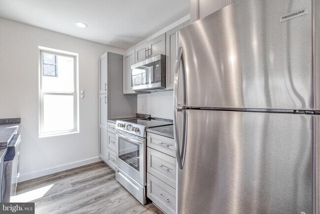 Photo - 751 N 43rd St Unit 301