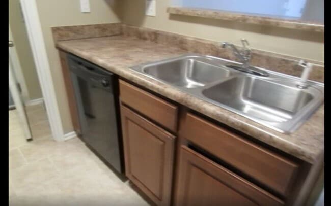 Great 2 bed/1 bath South OKC Duplex
