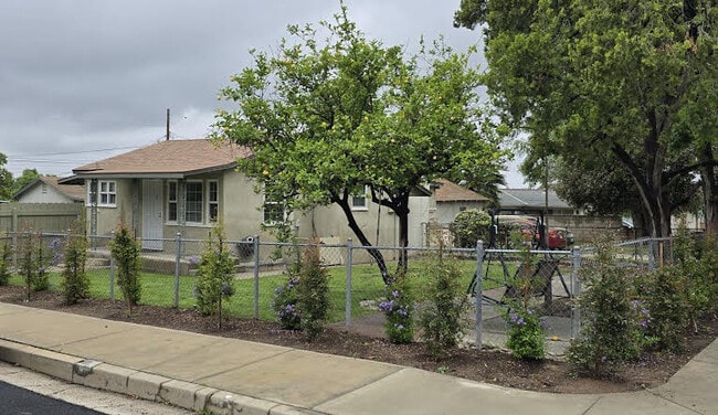 Building Photo - 421 N Acacia St Rental