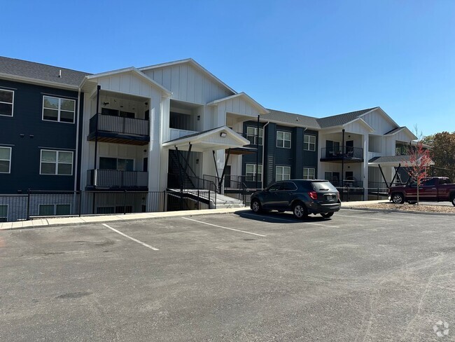 Building Photo - The Grass is Greener at Golf Quarters Unit GQ 101 Rental