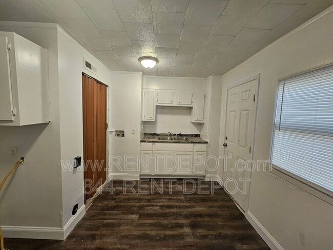 Photo - 726 Ridgeway Ave