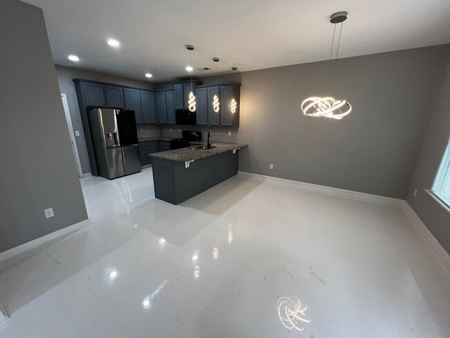 Photo - 128 Worthing Ln