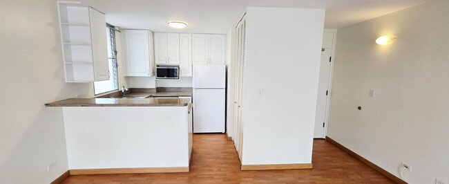 Building Photo - 1848 Kahakai Dr Unit 1108