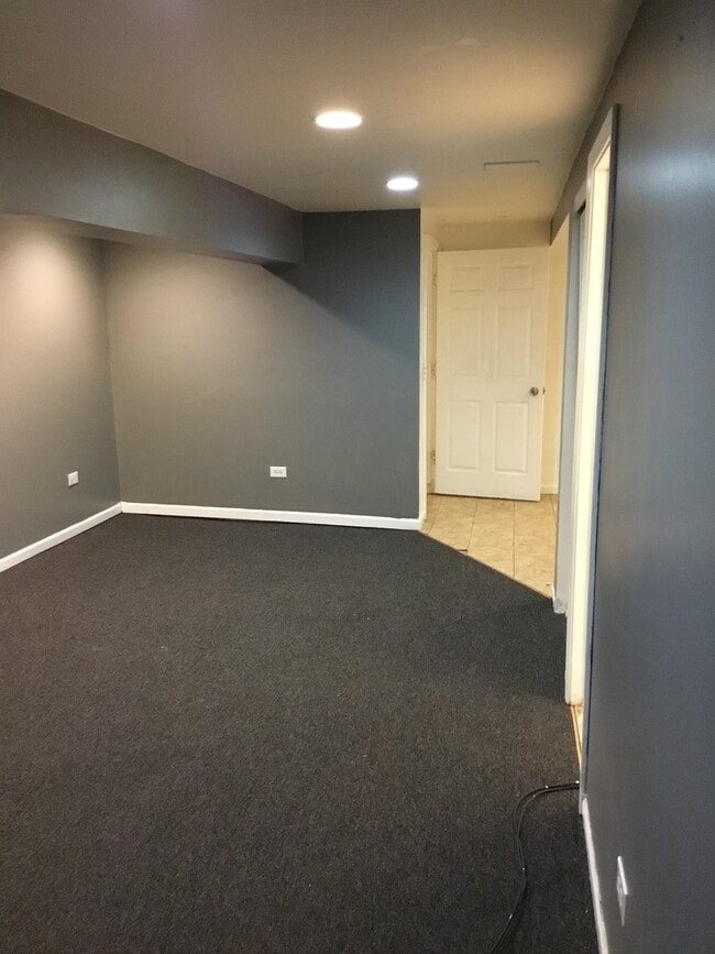 Living room - 7516 S Paxton Ave Unit Garden