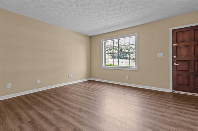 Photo - 392 Northdale Ct