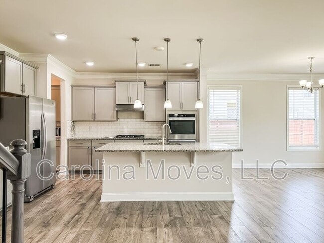 Photo - 400 Raleighwood Ln