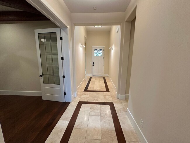 Photo - Stunning Lakefront River Islands Home