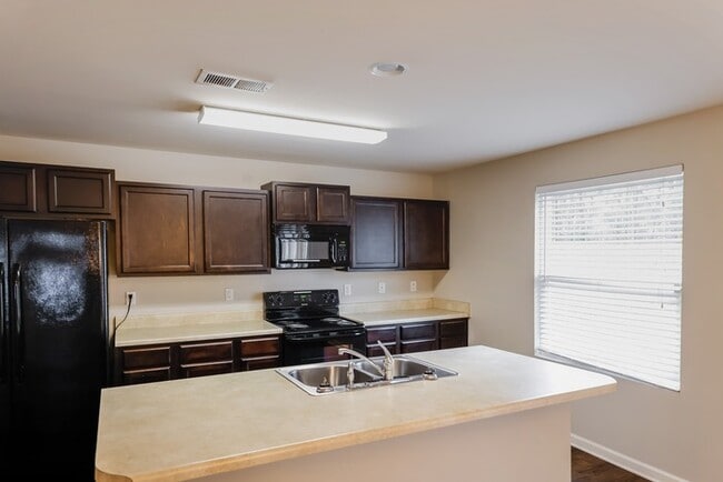 Photo - 4 Bedroom Home in Calera!