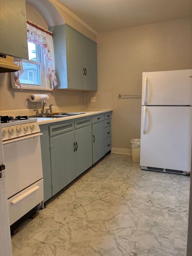 Photo - 104 W Buckingham Ave