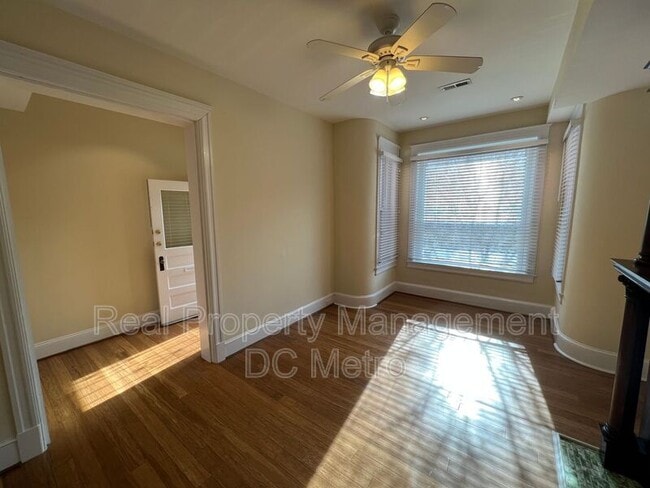 Photo - 32 Quincy Pl NE
