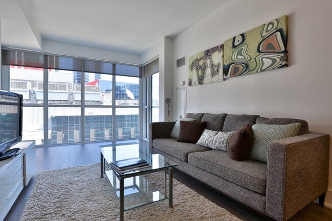 Building Photo - 325 Front St W