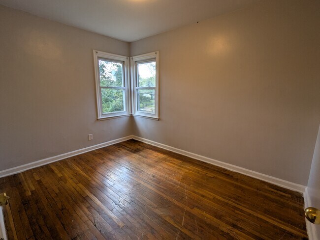 Photo - 2983 Moreland Dr