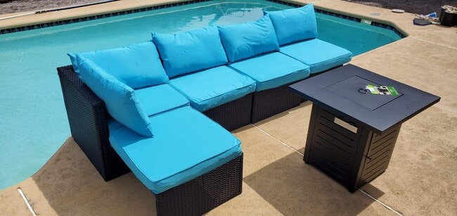 Pool, Tv, Patio Furniture, Privet Fence, Lights, Turff, Grill & Music - 2665 Bay Leaf Dr