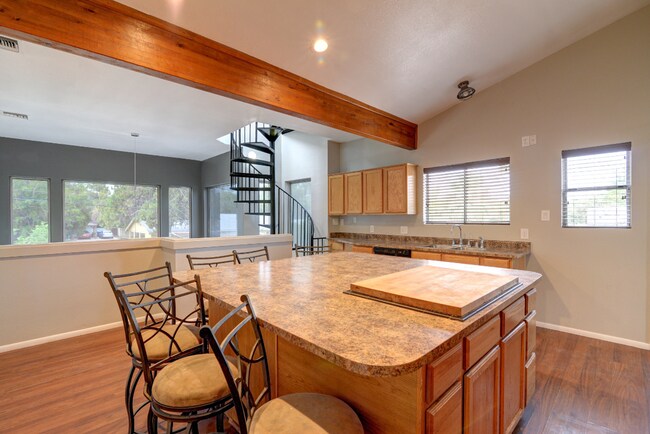 Photo - 6 bed 5 bath home near ASU