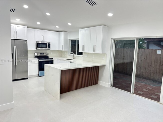 5768 NW 98 Pl
