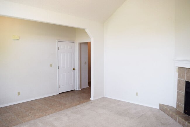 Photo - Beautiful 3 bedroom, 2 bathroom condo!