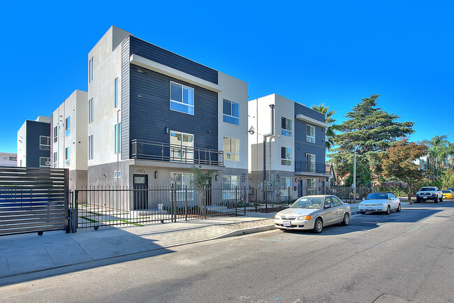 Photo - 11726 Hamlin St Townhome