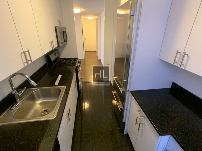 Building Photo - 5 AVENUE Rental
