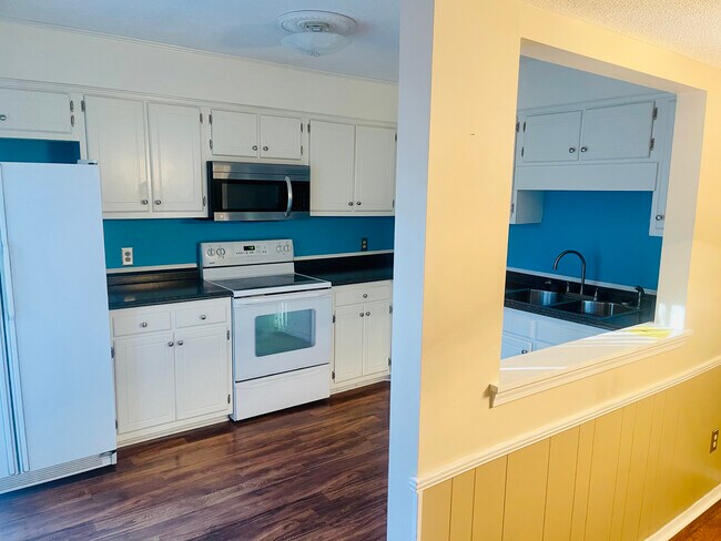 Photo - 720 Coventry Ln