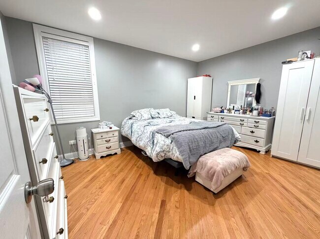 Photo - 5351 W Foster Ave Unit 1