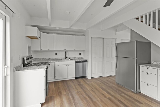 Photo - Cute 3 bed 2 bath town home