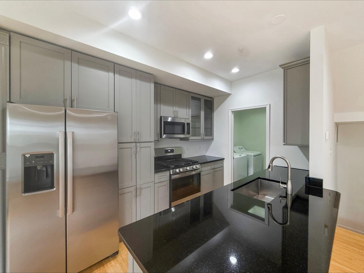 Photo - 2322 Shannon Pl SE