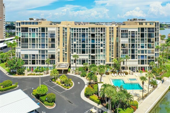 7400 Sun Island Dr S Unidad 503