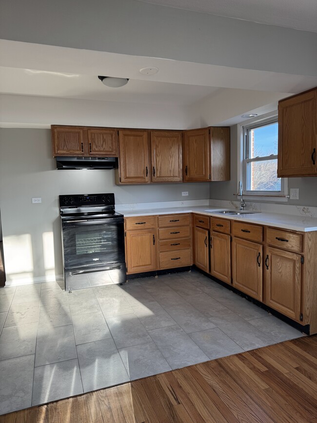 Building Photo - 443 Jefferson Ave Unit #2 - 2 bed 2 bath