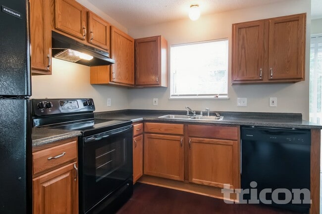 Photo - 160 Saddleridge Rd