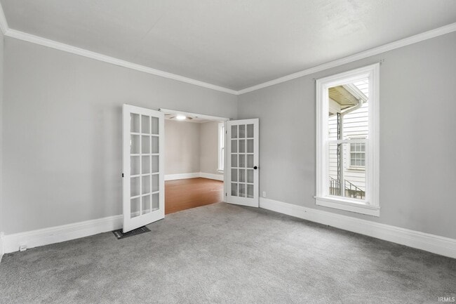 Photo - 334 W 9th St
