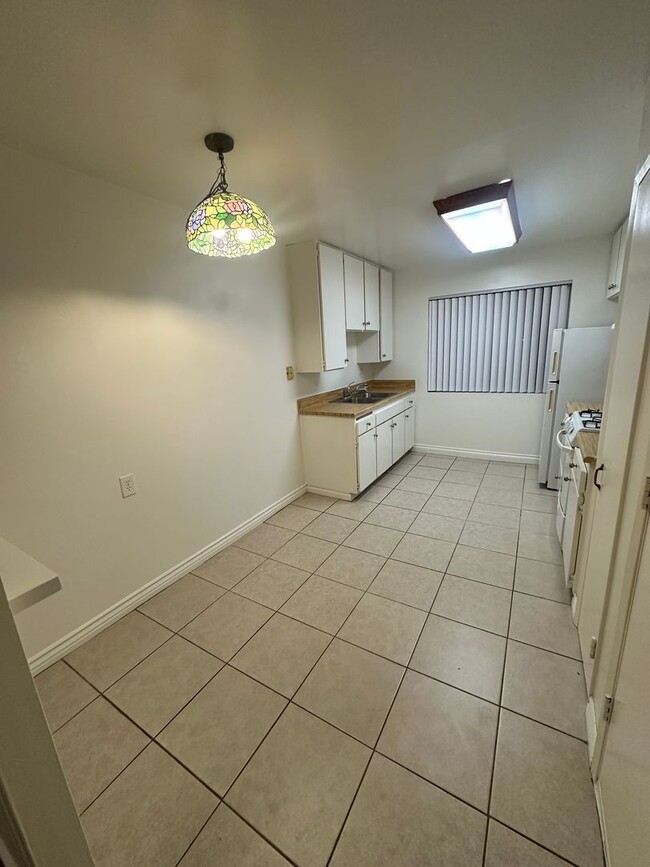 Photo - Upstairs 2BD/1BA Condo with 1 reserved cov...