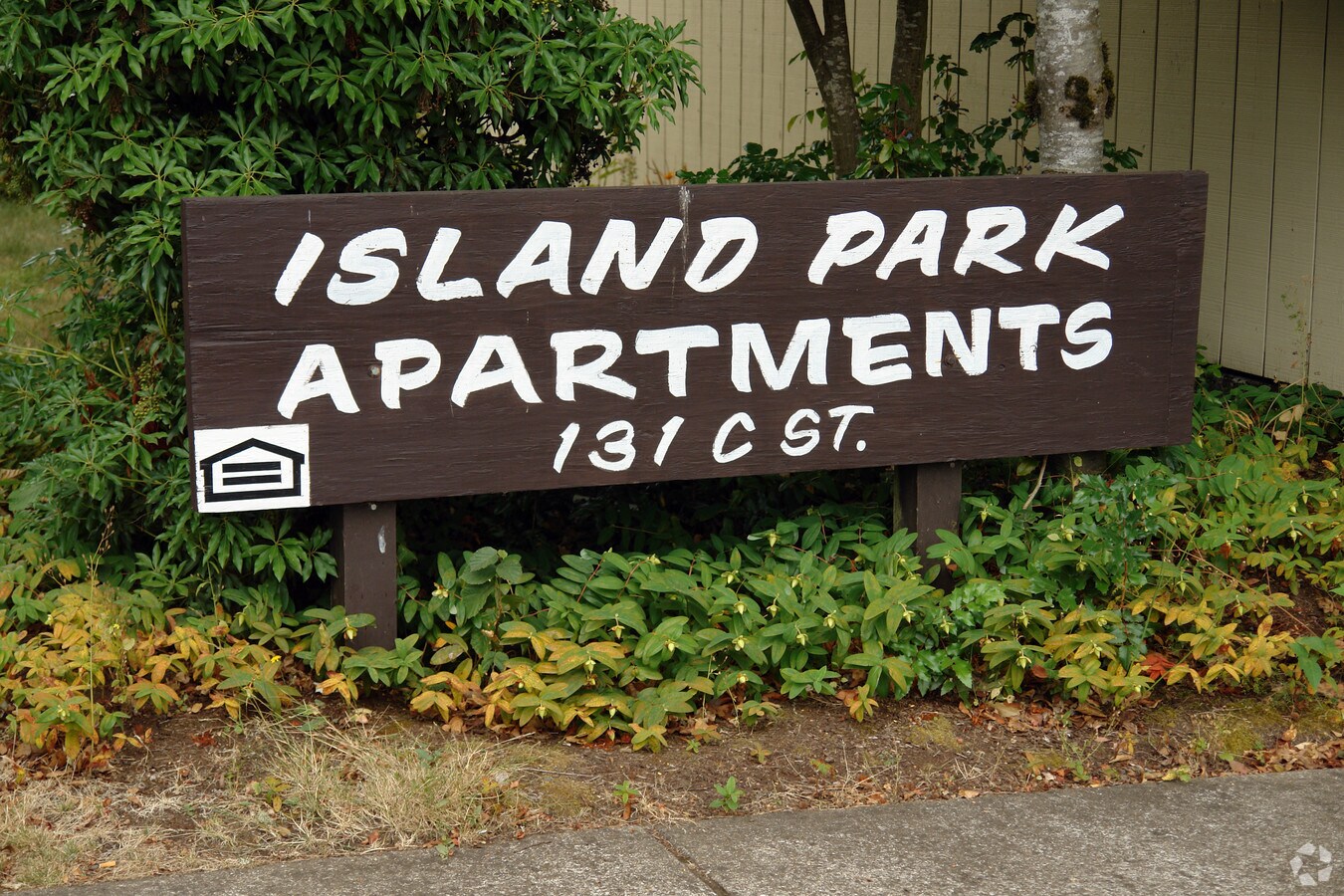 Photo - Island Park Apartments