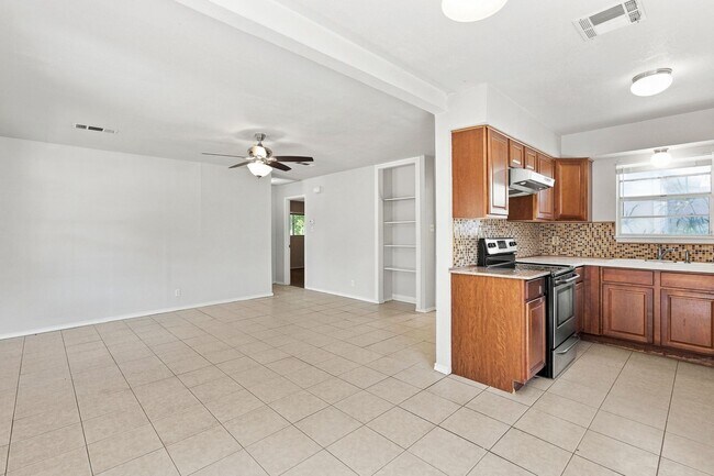 101/103 Lockhart St.