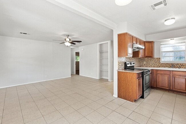 Photo - 101/103 Lockhart St.