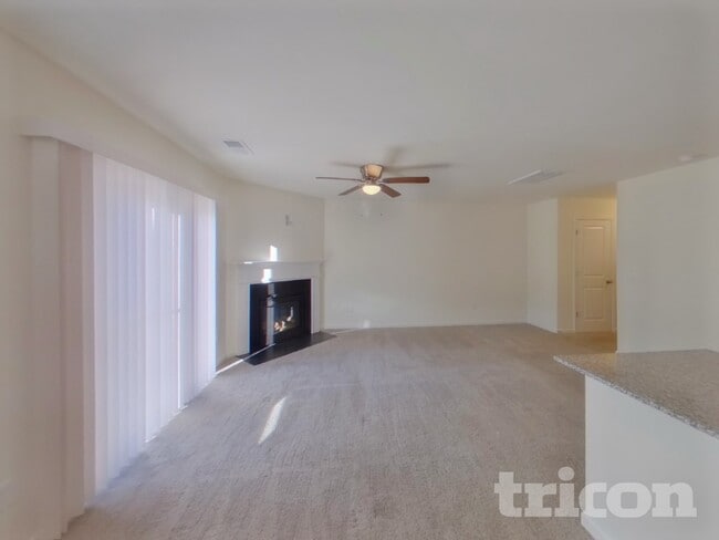 Photo - 1079 Crescent Moon Lp