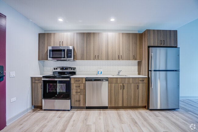 1BR, 1BA – 626 SF – Kitchen
