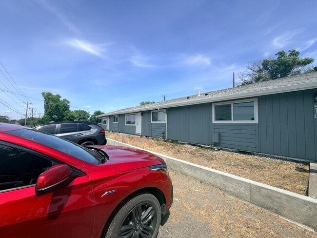 Building Photo - 4th St Triplex