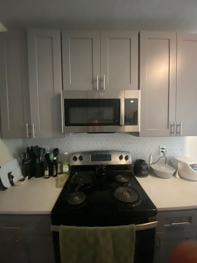 Building Photo - Renovated 3-Bed Split on Huntington Ave | Mission Hill | Hot Water Included | 9/1