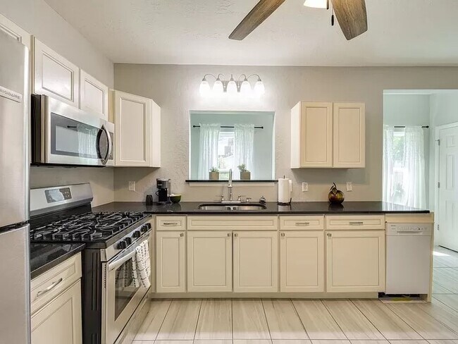 1808 NW 11th St