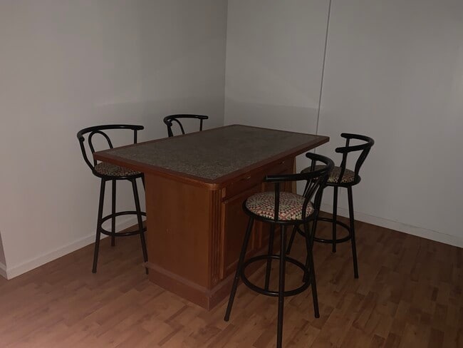 Eat in kitchen - 6105 Dacola Shores Rd Unit Front main  of two fa