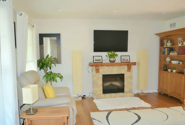 Photo - 741 Buttonwood Cir