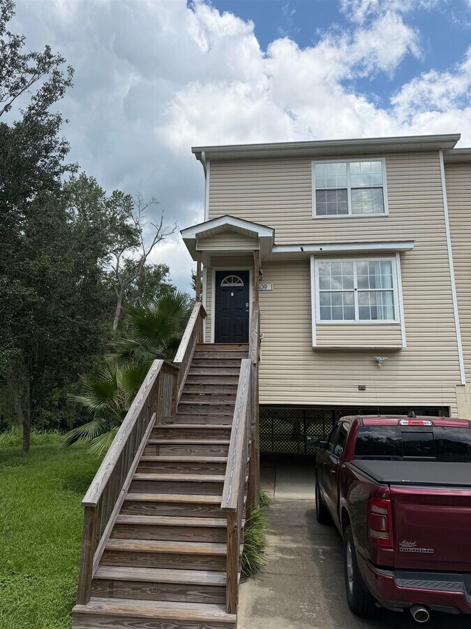 Photo - 1409 Deer Haven Ln