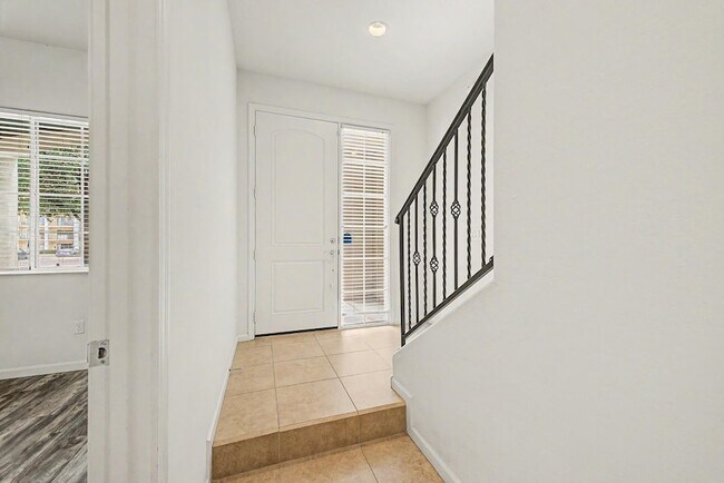 Photo - 124 N California St