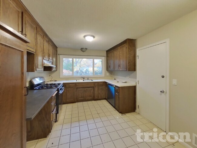 Photo - 3820 Union Terrace Ln N