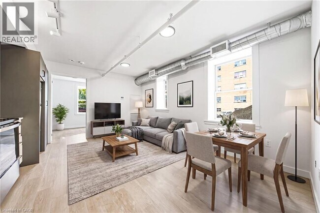 Photo - 325 James St S Unité 103