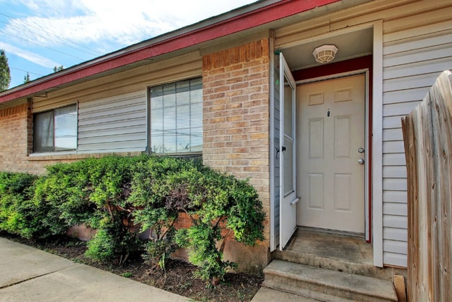 Photo - 619 Luther Dr