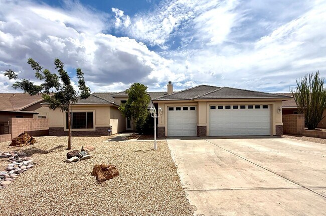Building Photo - 2116 Roy Rogers Way