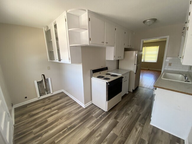 Photo - 889 S Hillcrest St